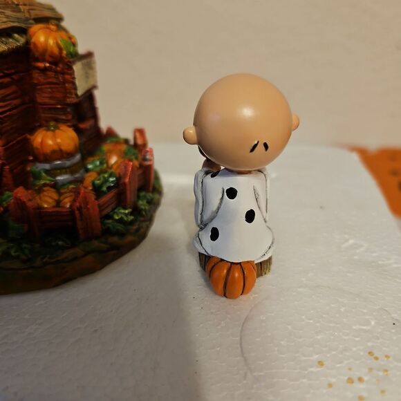 Hawthorne Village Peanuts Light Up "The Great Pumpkin" Table Decor - Picture 10 of 15